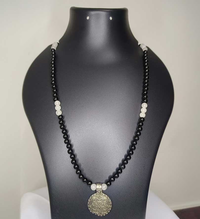Black Onyx With Moon Stone Short Chain